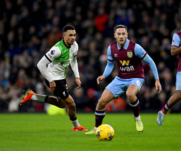 显得盲目 显得盲目